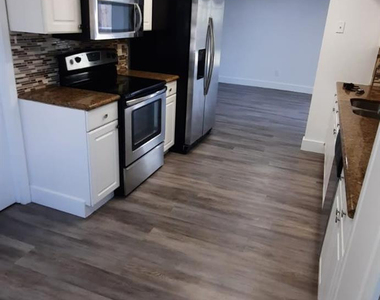 9370 Sw 1st Place - Photo Thumbnail 4