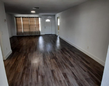 9370 Sw 1st Place - Photo Thumbnail 1