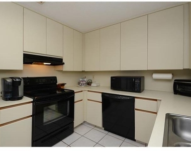 1371 Cottonwood Circle - Photo Thumbnail 10