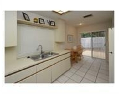 1371 Cottonwood Circle - Photo Thumbnail 5
