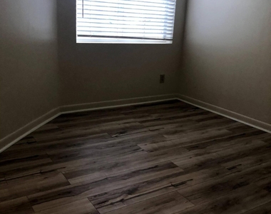 1371 Cottonwood Circle - Photo Thumbnail 16