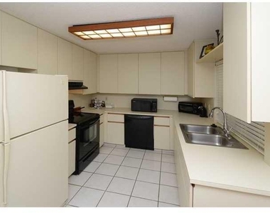 1371 Cottonwood Circle - Photo Thumbnail 8