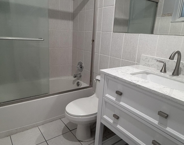 2701 Middle River Drive - Photo Thumbnail 11