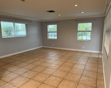2701 Middle River Drive - Photo Thumbnail 4