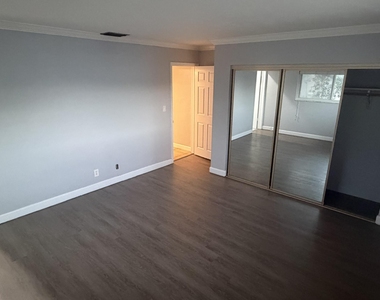 2701 Middle River Drive - Photo Thumbnail 14