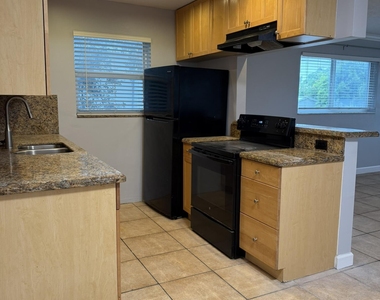 2701 Middle River Drive - Photo Thumbnail 9