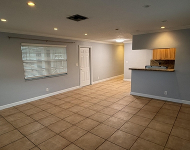 2701 Middle River Drive - Photo Thumbnail 7