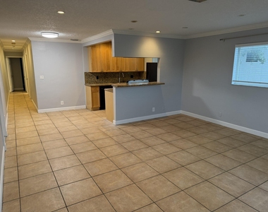 2701 Middle River Drive - Photo Thumbnail 5