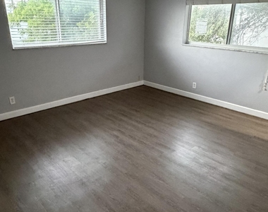 2701 Middle River Drive - Photo Thumbnail 15