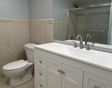 2701 Middle River Drive - Photo Thumbnail 12