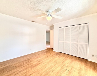 1811 Sw Palm City Road - Photo Thumbnail 11