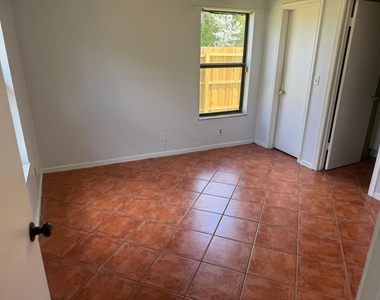 121 Beaumont Lane - Photo Thumbnail 14