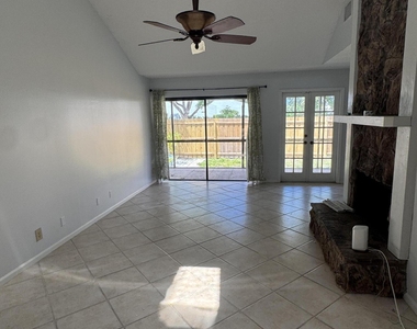 121 Beaumont Lane - Photo Thumbnail 3