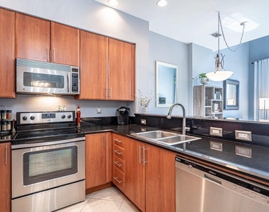 801 S Olive Avenue - Photo Thumbnail 7