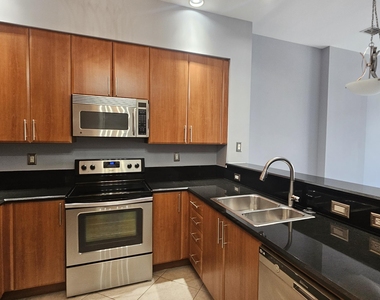 801 S Olive Avenue - Photo Thumbnail 6