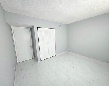 6505 Winfield Boulevard - Photo Thumbnail 7