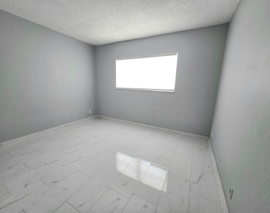6505 Winfield Boulevard - Photo Thumbnail 6