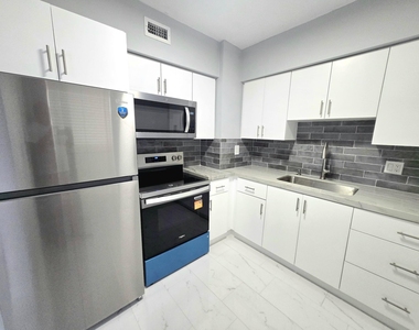 6505 Winfield Boulevard - Photo Thumbnail 2