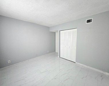 6505 Winfield Boulevard - Photo Thumbnail 13