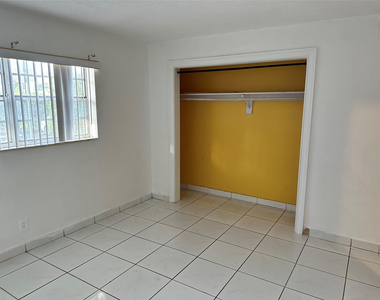 5900 Nw 17th Place - Photo Thumbnail 25