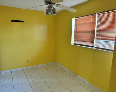5900 Nw 17th Place - Photo Thumbnail 23