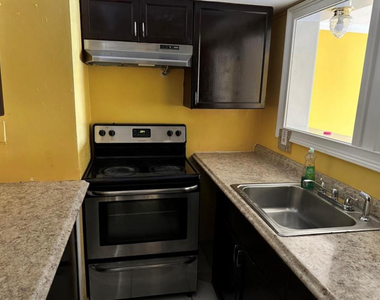 5900 Nw 17th Place - Photo Thumbnail 6