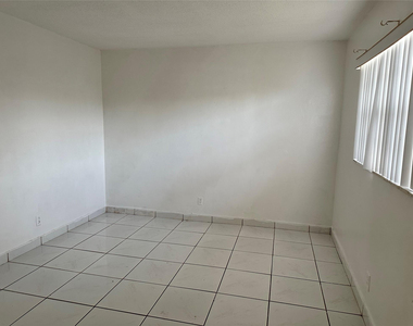 5900 Nw 17th Place - Photo Thumbnail 24