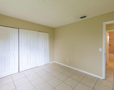 5900 Nw 17th Place - Photo Thumbnail 13