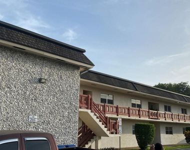 5900 Nw 17th Place - Photo Thumbnail 3