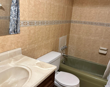 5900 Nw 17th Place - Photo Thumbnail 12