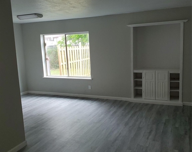 6754 Trail Lake Drive - Photo Thumbnail 2