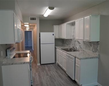 6754 Trail Lake Drive - Photo Thumbnail 4