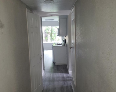 6754 Trail Lake Drive - Photo Thumbnail 14