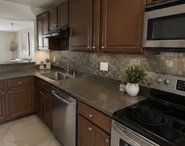 2820 Tennis Club Drive - Photo Thumbnail 4