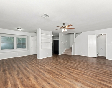 230 Creek Cove Drive - Photo Thumbnail 4