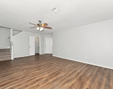230 Creek Cove Drive - Photo Thumbnail 5