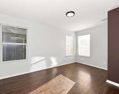 1409 Mission Hills Lane - Photo Thumbnail 3