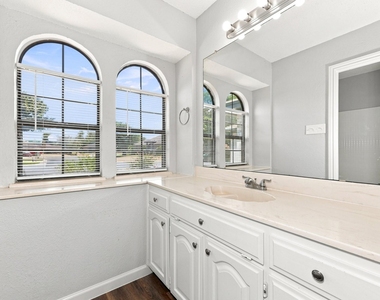1800 Willow Vale Drive - Photo Thumbnail 5