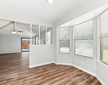 1800 Willow Vale Drive - Photo Thumbnail 4