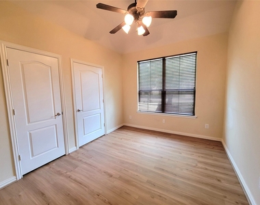 4805 Prairie Aster Drive - Photo Thumbnail 6