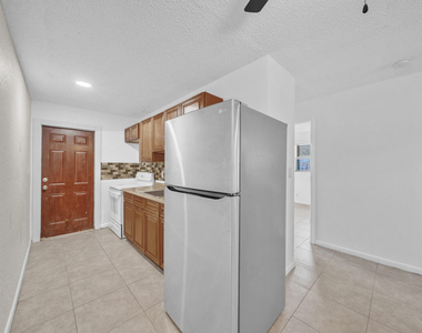 237 Sw 5th Street - Photo Thumbnail 9