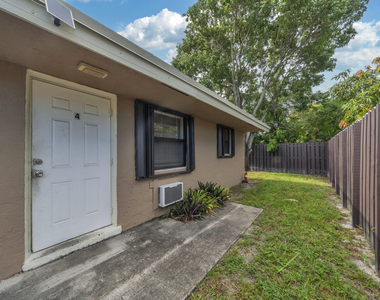 237 Sw 5th Street - Photo Thumbnail 4