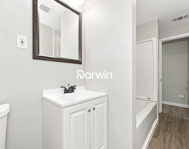 5233 Trail Lake Drive - Photo Thumbnail 11