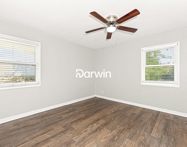5233 Trail Lake Drive - Photo Thumbnail 10