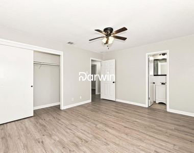 5233 Trail Lake Drive - Photo Thumbnail 8
