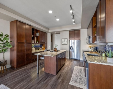 3201 Esperanza Crossing - Photo Thumbnail 13