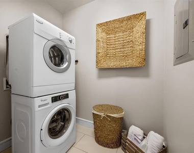 3201 Esperanza Crossing - Photo Thumbnail 7