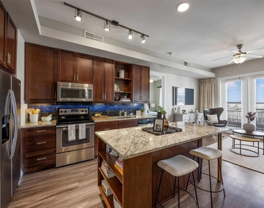 3201 Esperanza Crossing - Photo Thumbnail 14