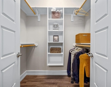 3201 Esperanza Crossing - Photo Thumbnail 8