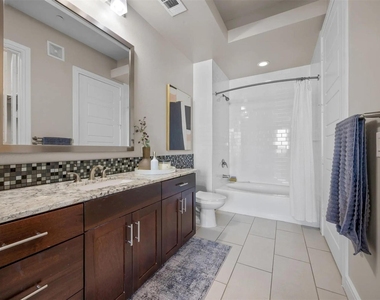 3201 Esperanza Crossing - Photo Thumbnail 6